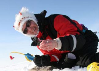 Eisfischen in Finnland