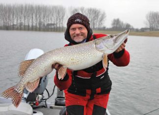 Vertikalangeln auf Hecht