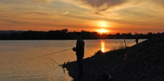 Nacht-Attacken Die Nacht ist hereingebrochen, jetzt kann der Angler jederzeit mit einem Biss rechnen.