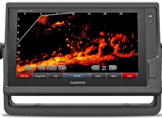 GARMIN PANOPTIX LIVESCOPE Optional kann man den Geber auch nach vorne ausrichten, um zu sehen, ob vor dem Boot Fische stehen.