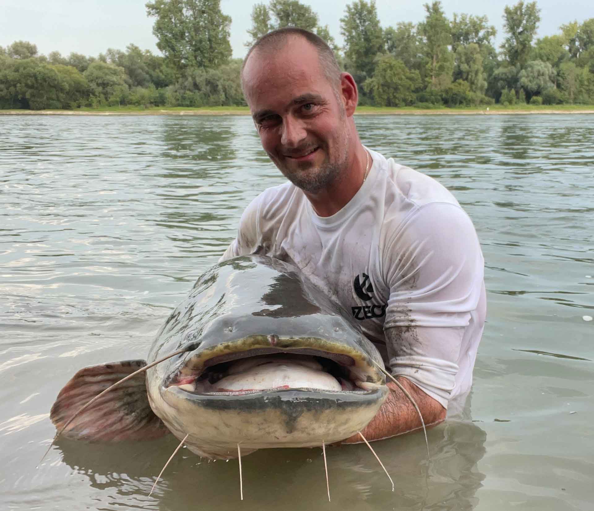 In diese Futterluke passt noch viel mehr als der 16 cm lange Gummifisch.