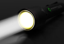 Taschenlampe mit Laserkraft Der eingebaute Laser sorgt für einen stark gebündelten Lichtstrahl mit hoher Reichweite. Bilder: Ledlenser