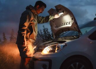 Profileuchten im Outdoor-Einsatz Nachts am Wasser kann es immer wieder zu kniffligen Situationen kommen, bei denen gutes Licht unentbehrlich ist. Bilder: Ledlenser
