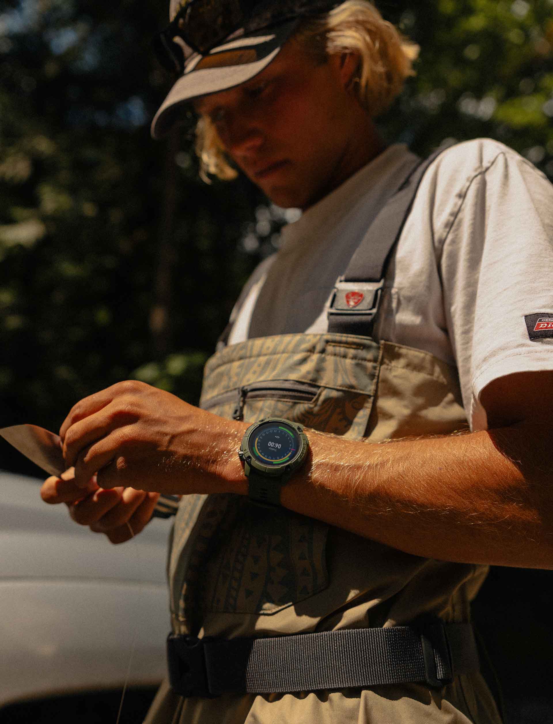 Nicht nur für Fliegenfischer: GPS-Outdoor-Uhr für den harten Einsatz an und im Wasser. Bild: Coros/Cameron Strand Nicht nur für Fliegenfischer: GPS-Outdoor-Uhr für den harten Einsatz an und im Wasser. Bild: Coros/Cameron Strand