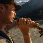 Beim Angeln Gedanken und Erinnerungen festhalten – mit der Coros Nomad. Bild: Coros/Cameron Strand