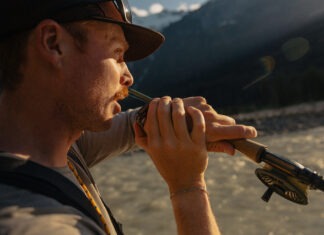 Coros Nomad: GPS-Outdoor-Uhr für Angler Beim Angeln Gedanken und Erinnerungen festhalten - mit der Coros Nomad. Bild: Coros/Cameron Strand